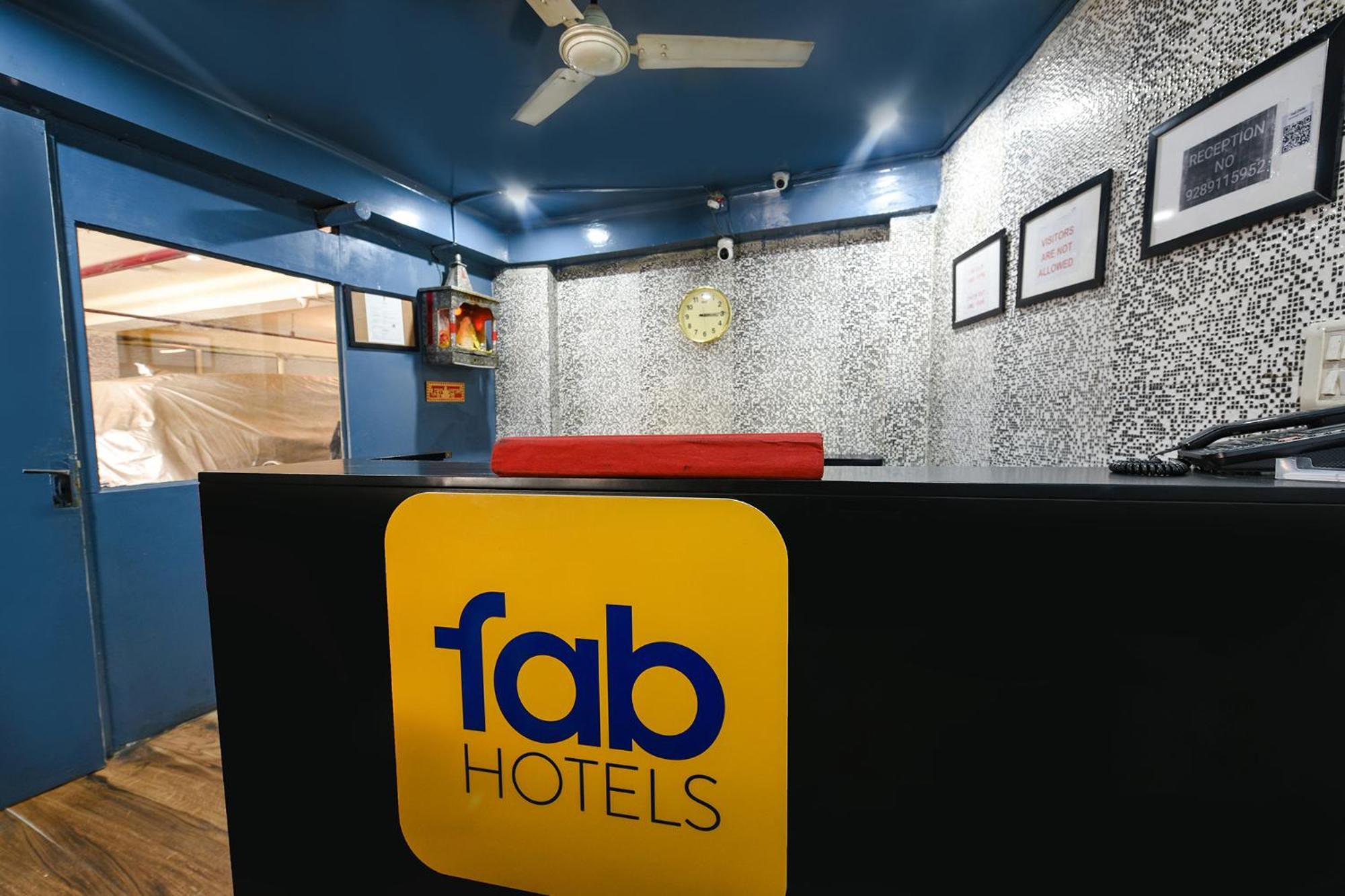 Fabhotel Model Town Нью-Дели Экстерьер фото